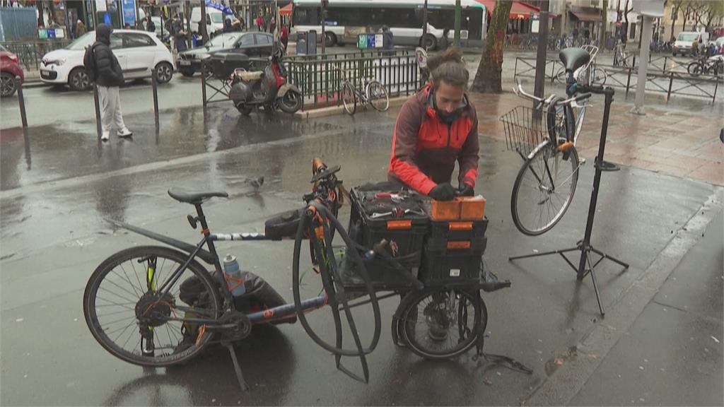 單車騎到一半破胎、煞車不靈 巴黎行動修車店直接到點修到好