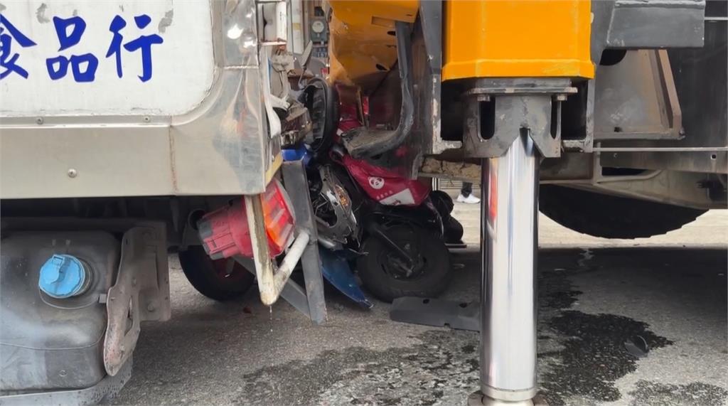 疑煞車失靈連環撞! 70噸吊臂車直衝路邊汽機車