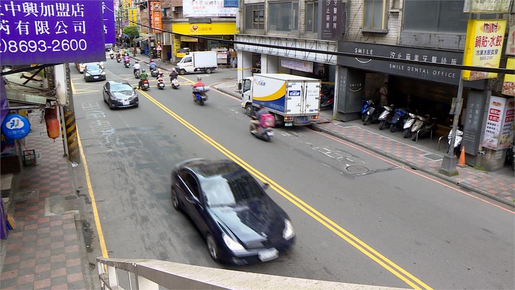 汐止公車撞公車! 疑未保持安全距離釀交通癱瘓
