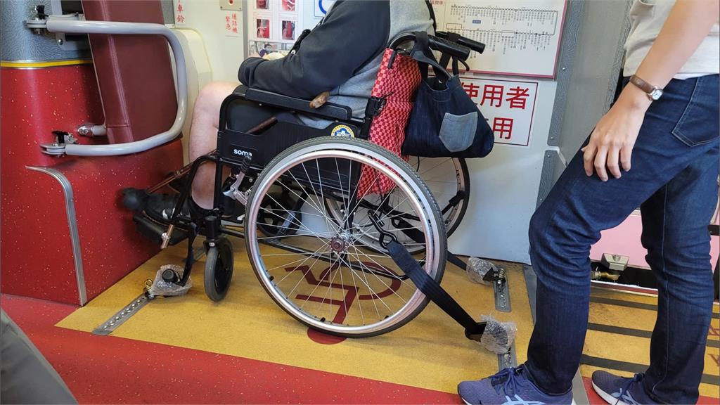 北市友善之都挨轟不友善! 輪椅族搭公車慘摔頭破血流