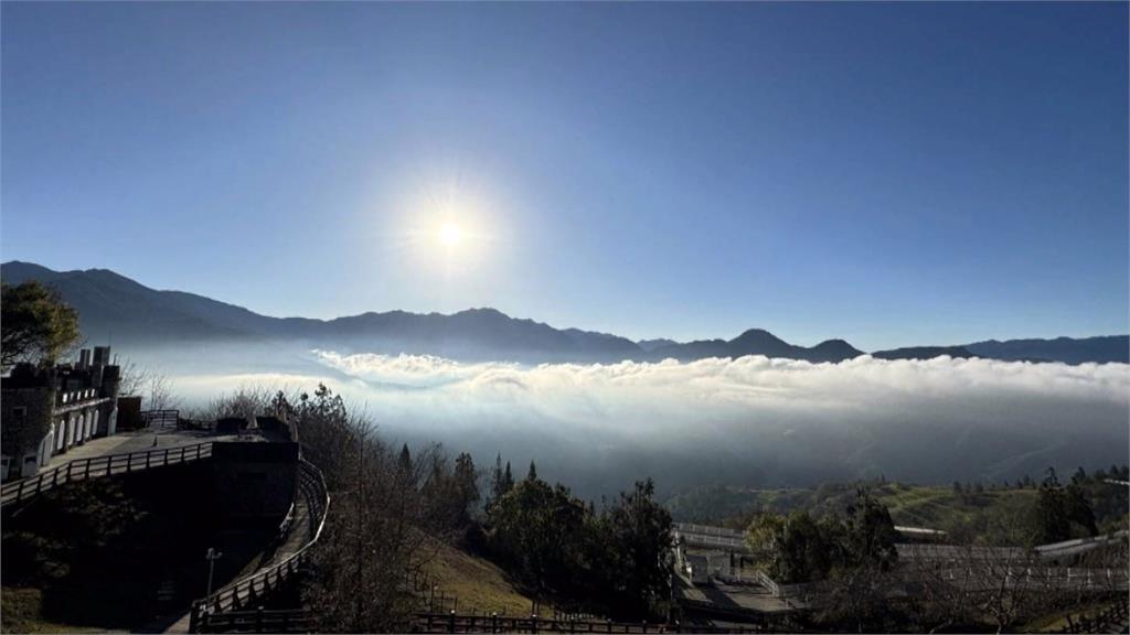 冷氣團來襲「高山一夜白頭」! 大霸尖山、雪山主峰成「銀白世界」