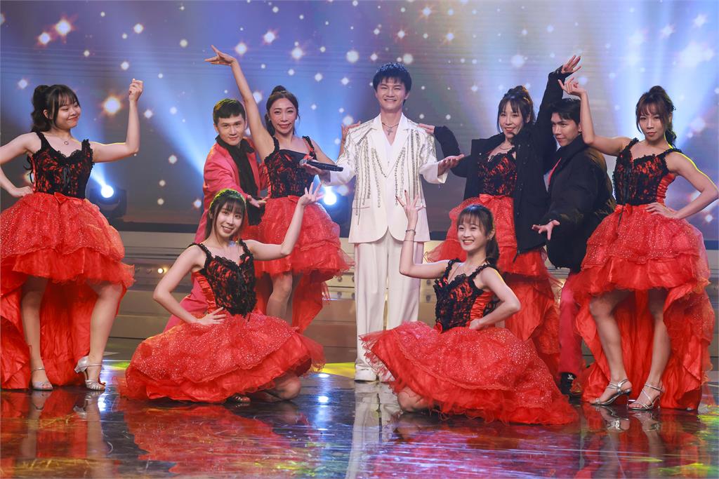 「TW ICE 台灣冰周子瑜」來啦！白冰冰笑說平常叫人家扭除夕夜要扭給大家看