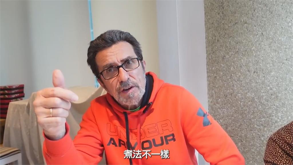 台灣素食超厲害!不愛吃菜法國爸被騙全吃光 嚐素蝦球竟分不清真假