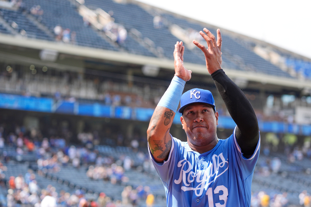 MLB(影)/皇家鐵捕培瑞茲敲平隊史紀錄全壘打!球迷跳進噴泉搶球遭警方逮捕