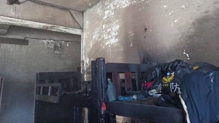 快新聞／本陣淪陷？高雄左營消防分隊寢室起火　打火弟兄立即撲滅