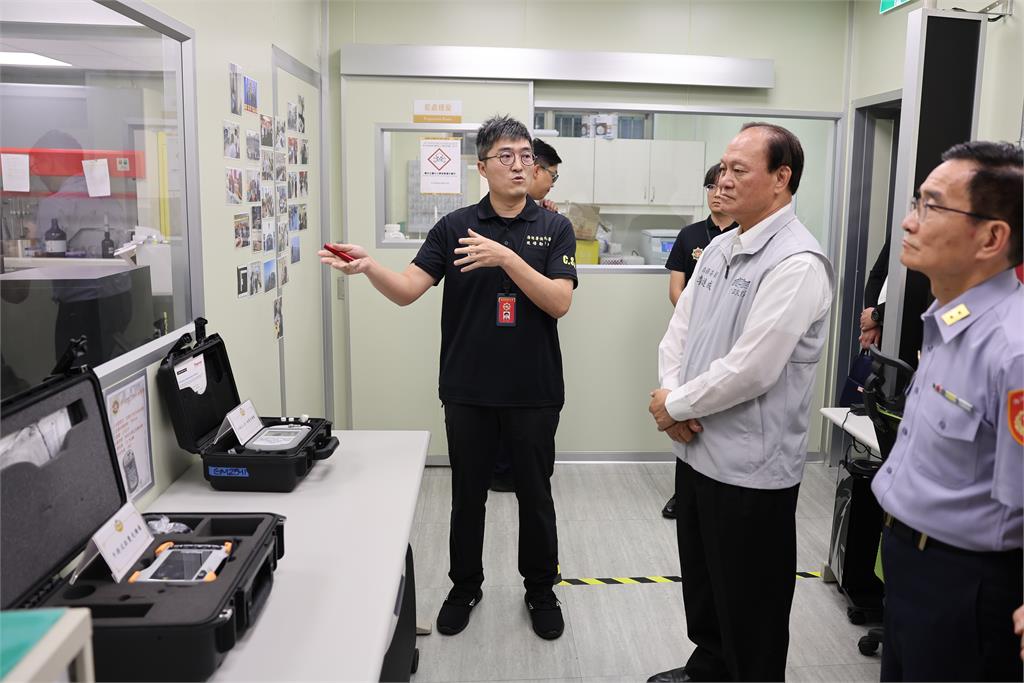 快新聞／反毒全面升級！行政院視察海巡　季連成：打造海上第一道防線