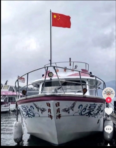 挑釁?日月潭船艇疑遭中國男 合成掛五星旗