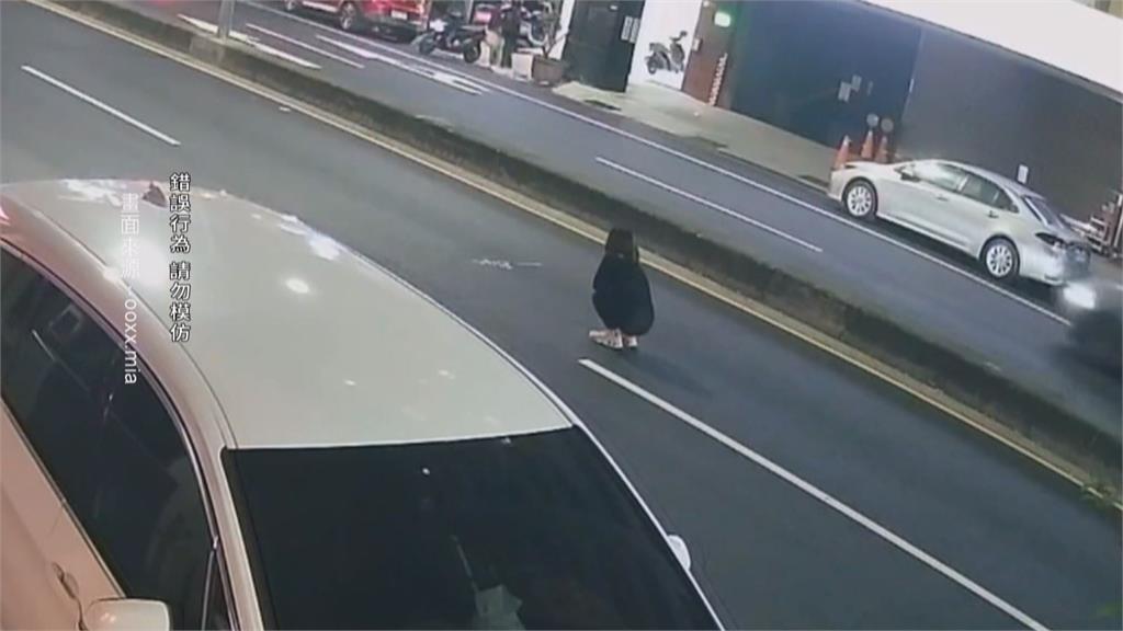 台南女酒醉蹲路中央! 衝路車"製造假車禍"真的被撞飛