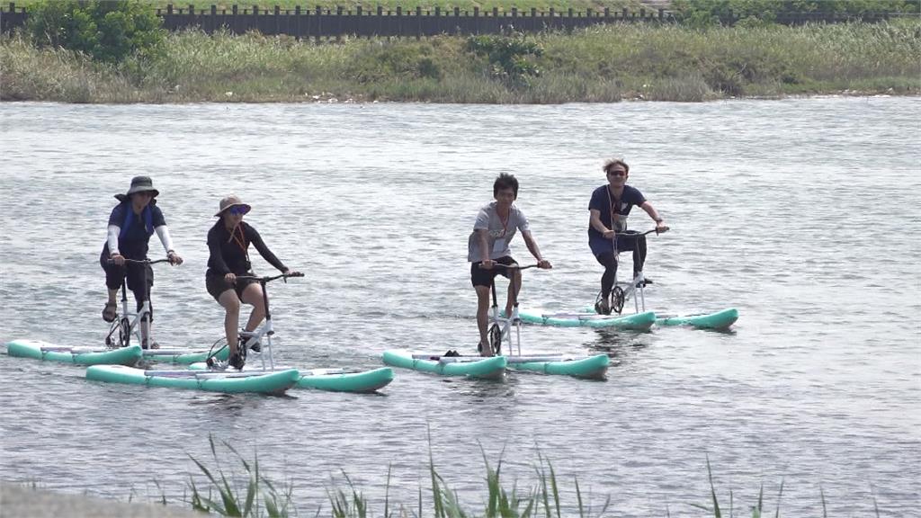 彰化水樂園開幕　暑假限定活動新增水上自行車