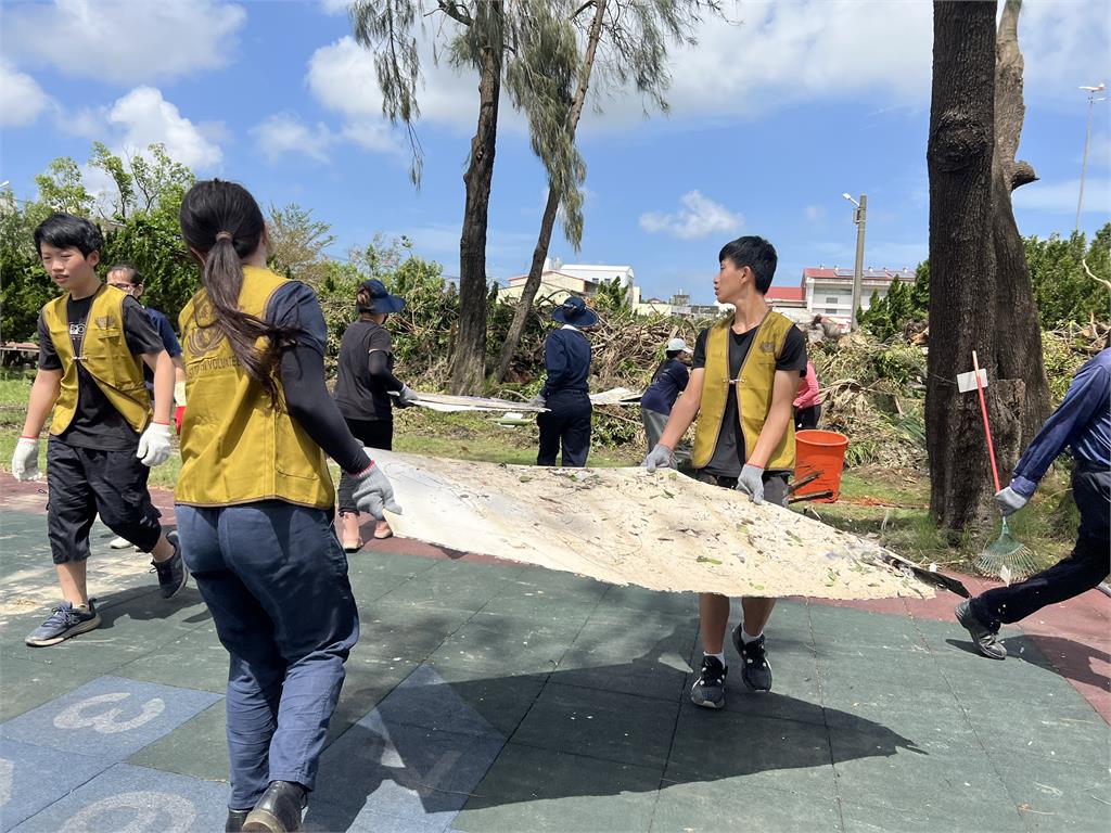快新聞／丹娜絲颱風重創嘉南地區　慈濟基金會大動員赴學校清掃