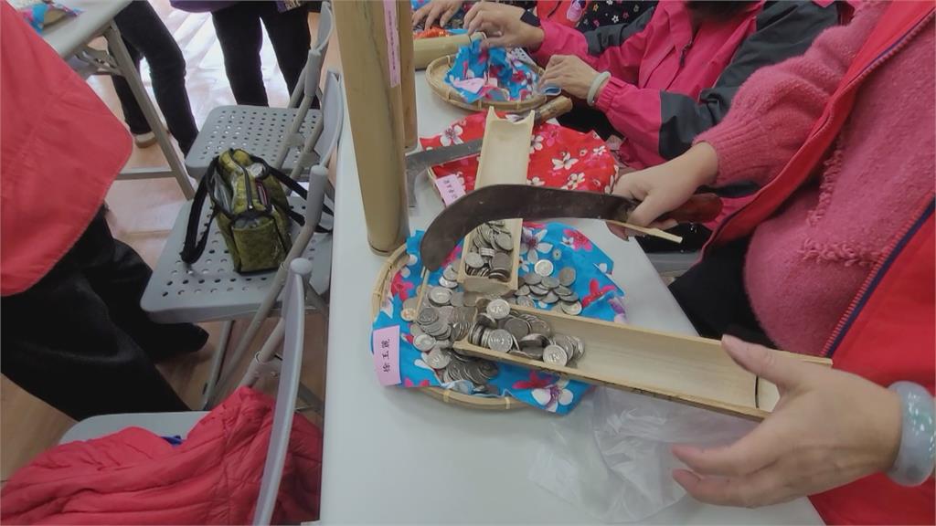 寒冬送暖最有情！　剖開「竹錢筒」助弱勢