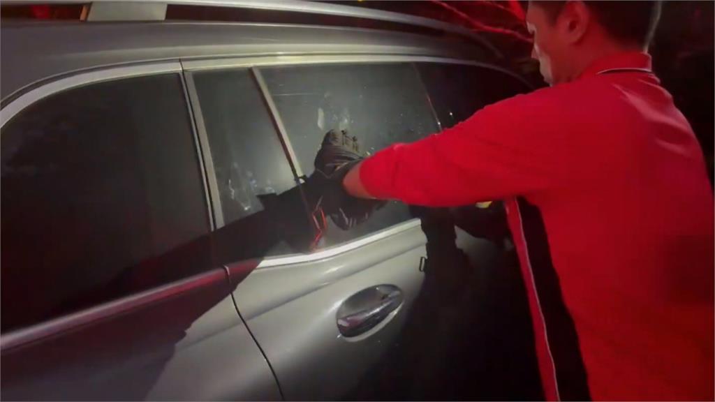 宜蘭五峰旗風景區「孩童受困車內」　警趕往救人遇「猴」擋路