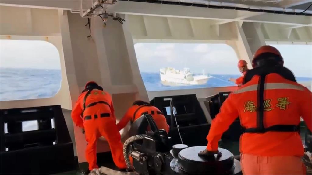 屏東籍漁船東沙島外海失去動力　強風巨浪！海巡歷時５天拖行救回