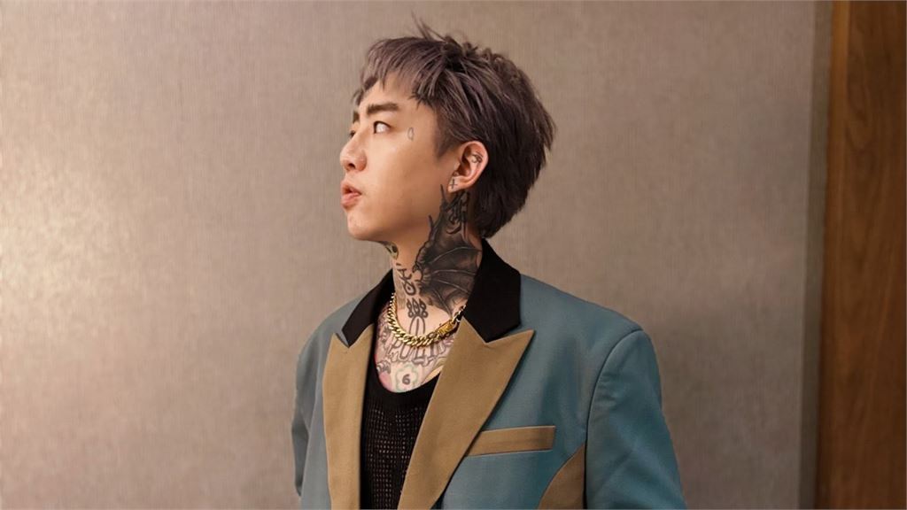謝和弦力挺沈伯洋再升級！曬洋流船員證　音樂創作感動網：會哭是正常的嗎