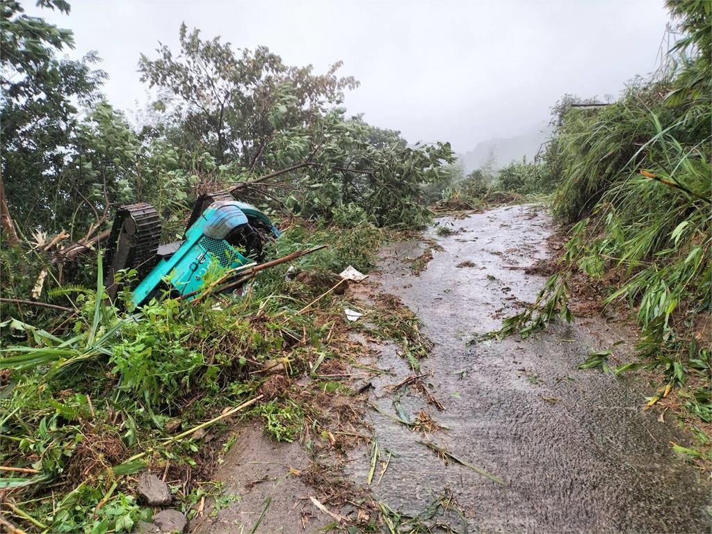 淡水老街堆沙包、三峽拆裝置藝術　里長遭挖土機重壓當場OHCA