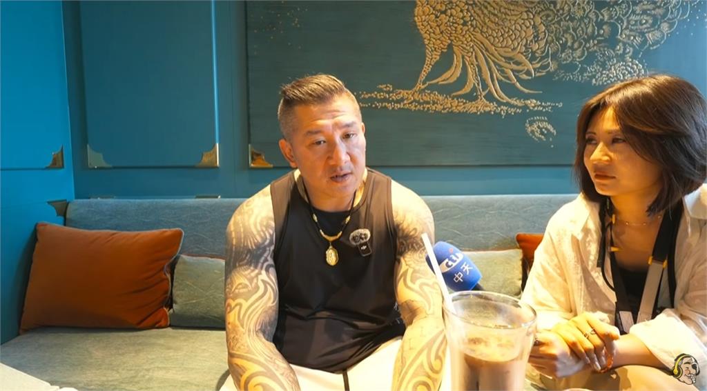 小粉紅看直播…驚見館長「昔飆罵習近平」片段!全因他砸錢買廣告:中共氣死