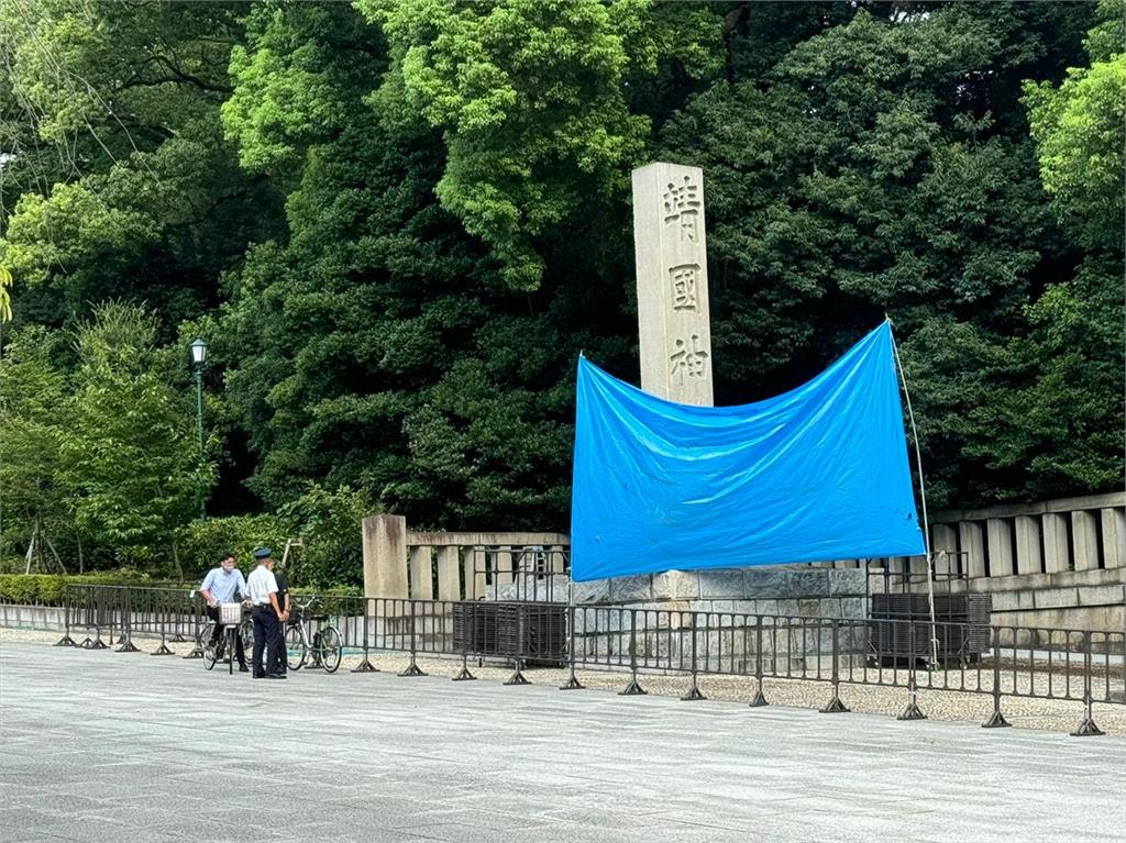 小粉紅自我介紹？「2度破壞」靖國神社…石柱塗鴉「汙言穢語」遭通緝