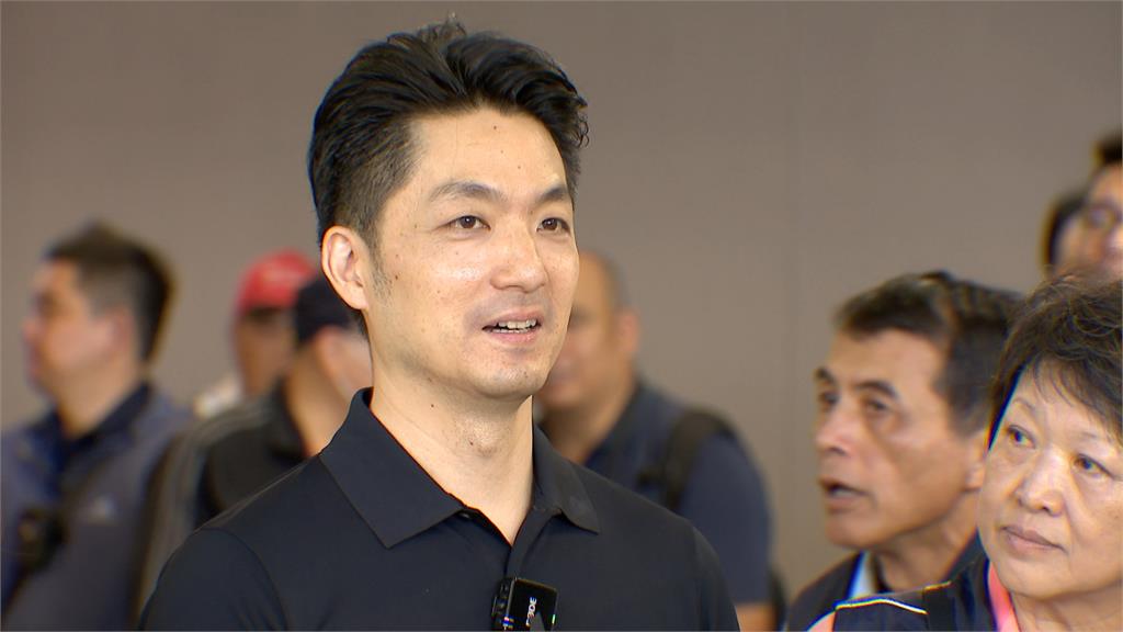 雙標？鬍鬚張少東挺蔣藍聲援　饒河攤商貼洋流被「查水表」
