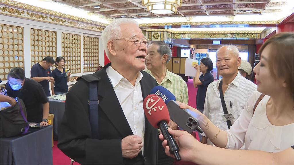 快新聞／老縣長發聲了！喊等21年「握拳挺這人當市長」　盼綠營六都贏四都