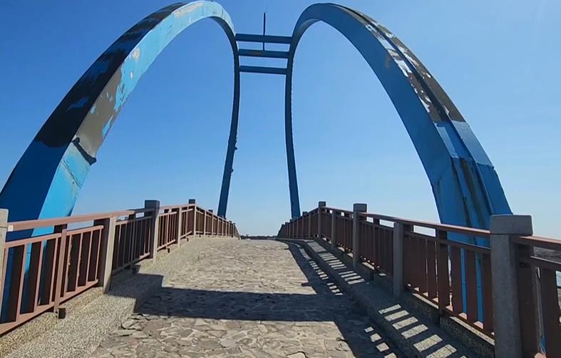 母女"大包小包"吹海風 海巡查證竟是失聯12年移工