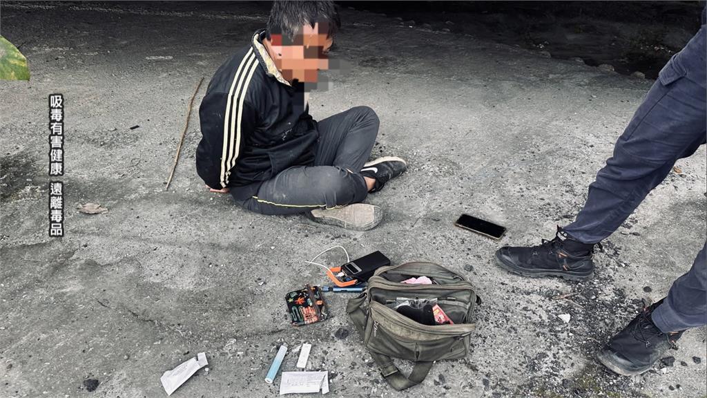 通緝犯藏身東華大橋下窄縫 警持電擊槍埋伏抓人