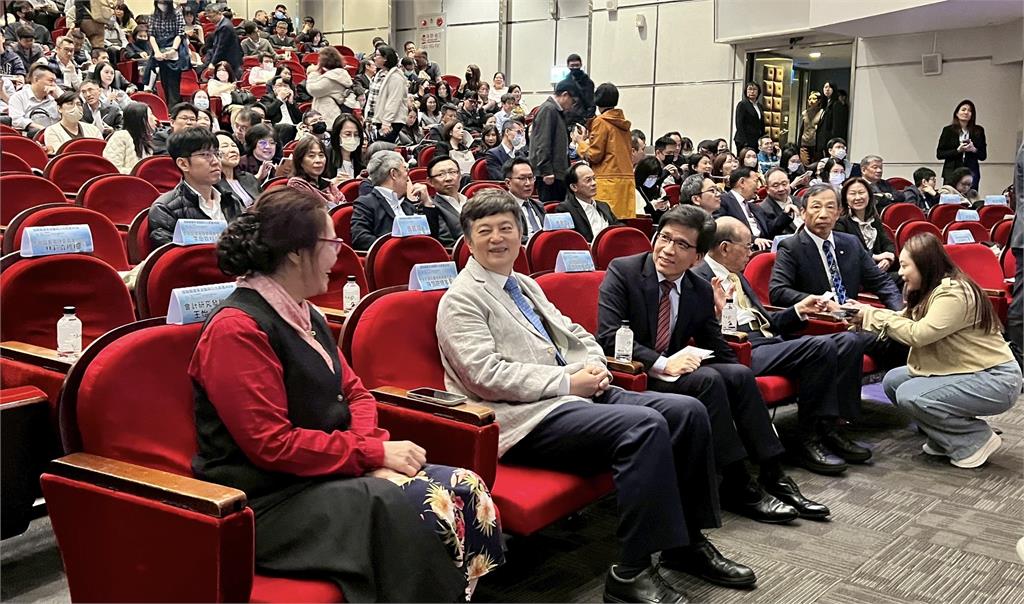 壽險業匯率波動壓力升溫　產官學界攜手對壽險業會計制度提出建議