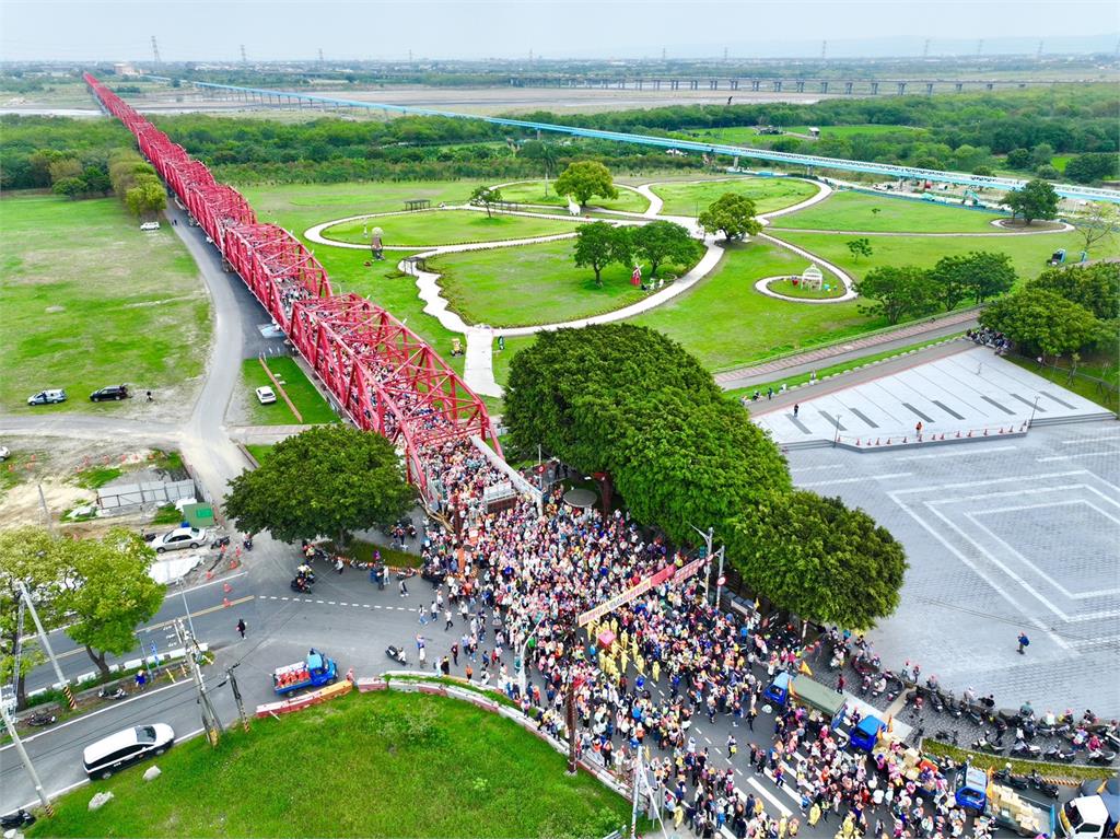 科技追媽祖會「折誠意」？拱天宮秘書揭真實案例：美國信徒跑步機走全程