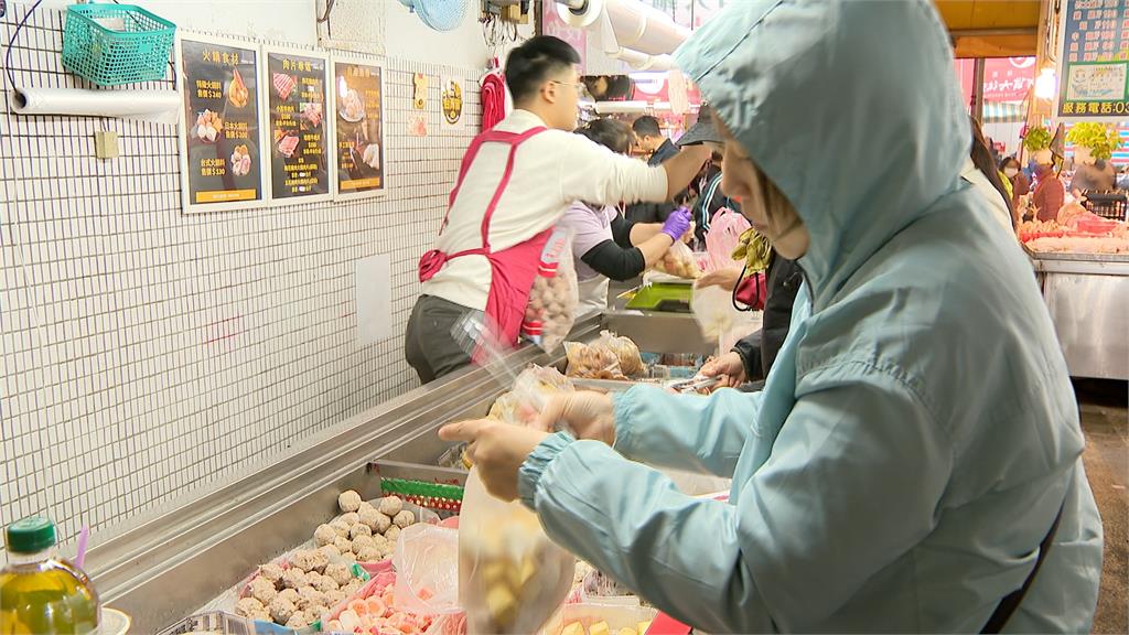 小年夜採買！濱江市場青菜備貨增3倍　　白鯧降價百元促銷賣