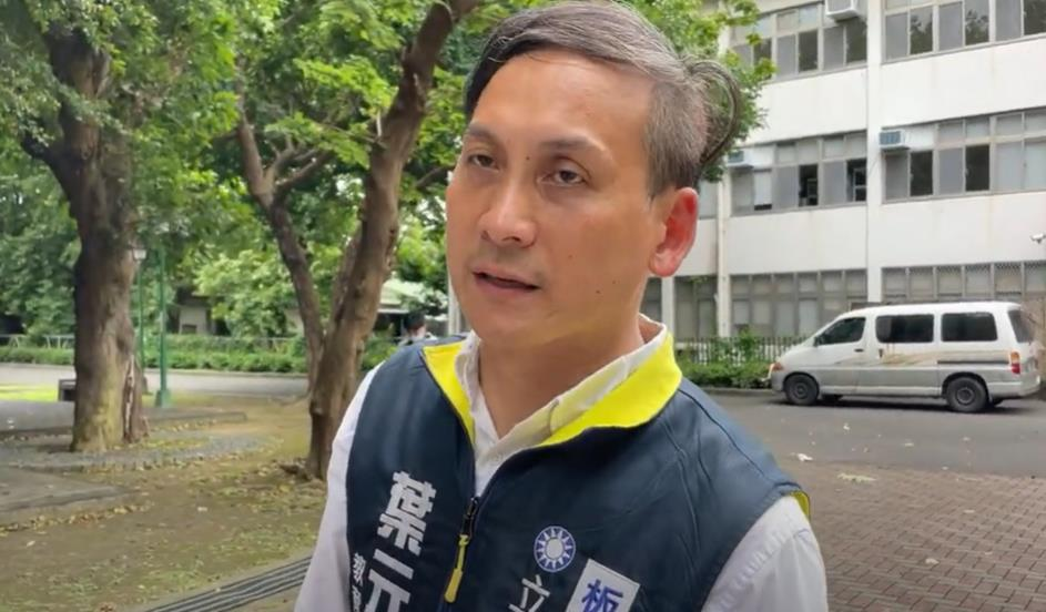 葉元之被沈伯洋推當「勞動部長」氣炸發文遭嗆！半夜不睡「和網友吵到12點」