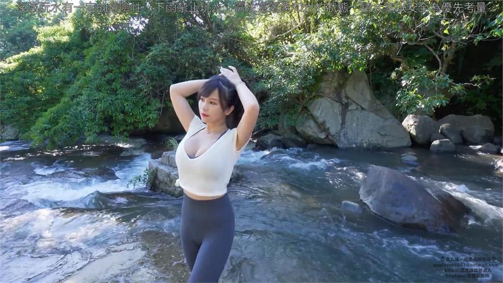 上帝視角流出!辣妹穿「低胸裝」玩滑水道 濕身嬌喊網讚:人類的救星