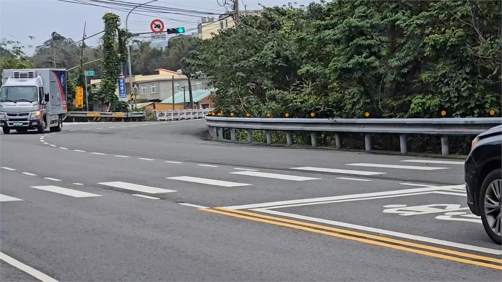 超扯!竹縣路面導引線劃錯2年 接入竹115線變「逆向」