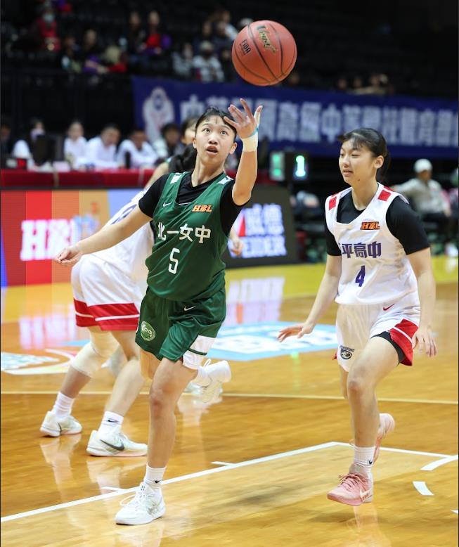 HBL(影)／女生八強複賽衛冕軍北一女火力猛！108:43勝永平高中奪下二連勝