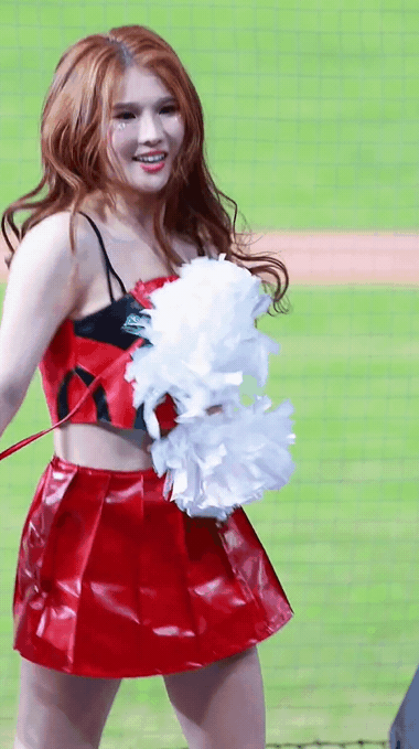 琳妲火辣熱舞背心突滑落！細肩帶鬆開「超兇白麻糬」險掉出…驚險畫面曝光