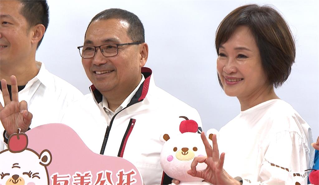 賴瑞隆合體小雞勤跑基層　柯志恩頻同框藍營首長拉抬選情