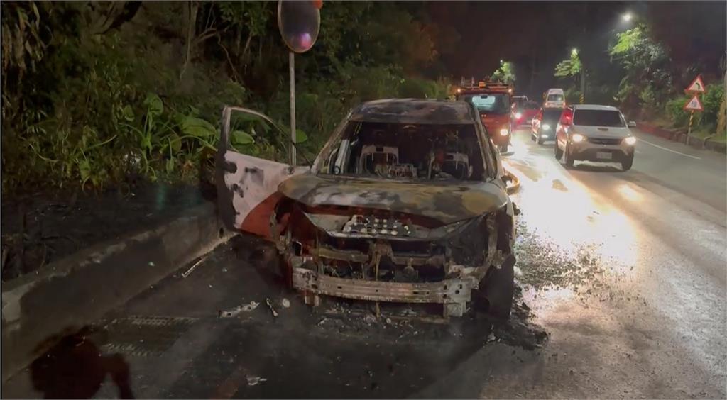 國慶連假租車出遊竟火燒車 熱心騎士狂按喇叭提醒
