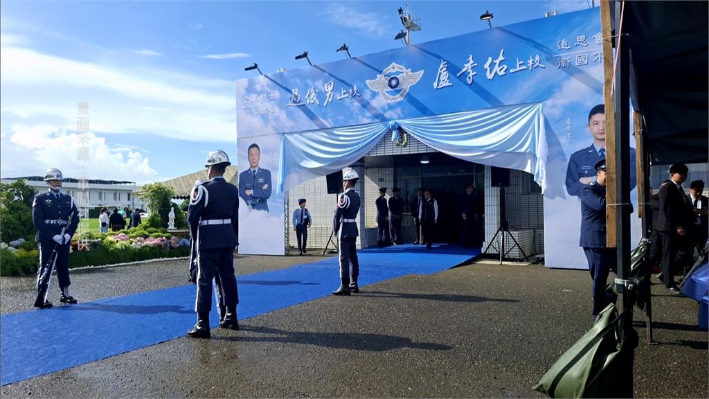 T-34殉職飛官告別式「追晉上校」　賴總統親臨頒褒揚令