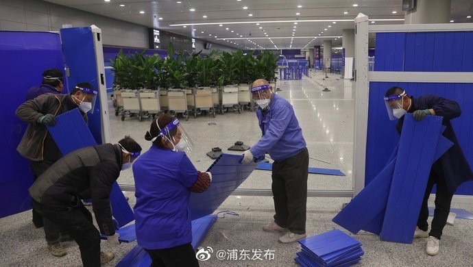 快新聞／中國今全面解封！ 上海浦東機場「連夜拆除防疫設施」