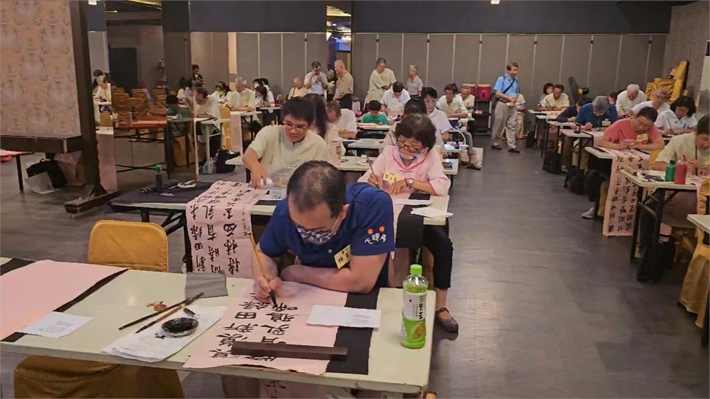 突破傳統！屏東中華書學獎書法賽　首創「30人公益集體評審」