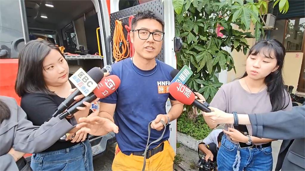 快新聞/砂卡礑落石「搜救犬Fancy」差點被砸中 領犬員曝驚險瞬間:趕緊喚回緊抱