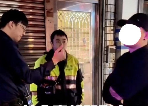 駕駛違規並排停車拒檢一路開 警拔槍遏止嚇壞車上幼童遭疑執法過當
