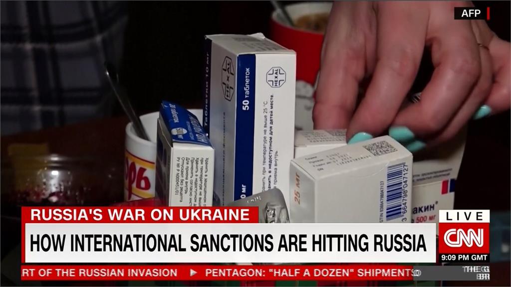 西方制裁發酵！盧布重貶　俄羅斯人擠超市瘋搶物資