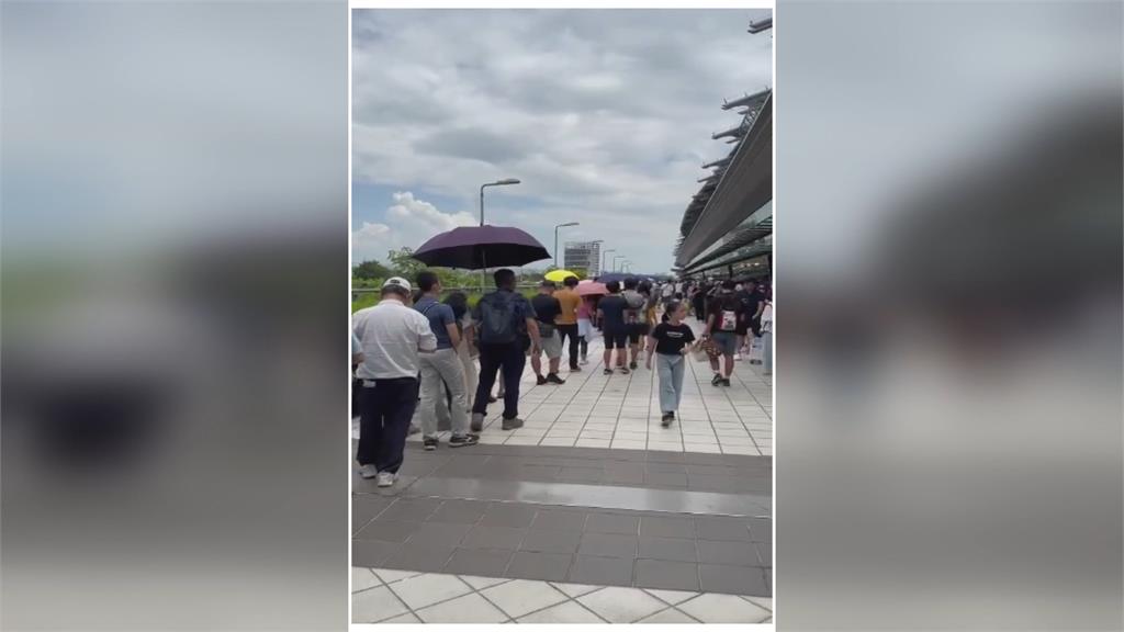近10萬人湧清泉崗! 接駁車等近3小時民眾罵翻