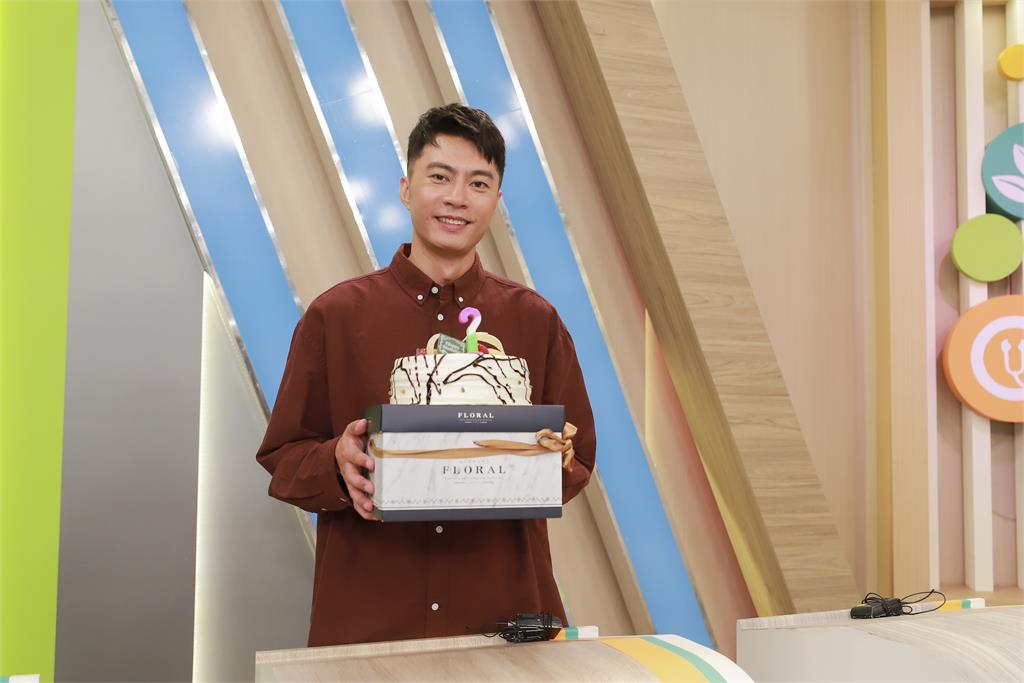 余思達驚喜慶生狀況外！黃豪平「會不會太扯？生日居然不知道」
