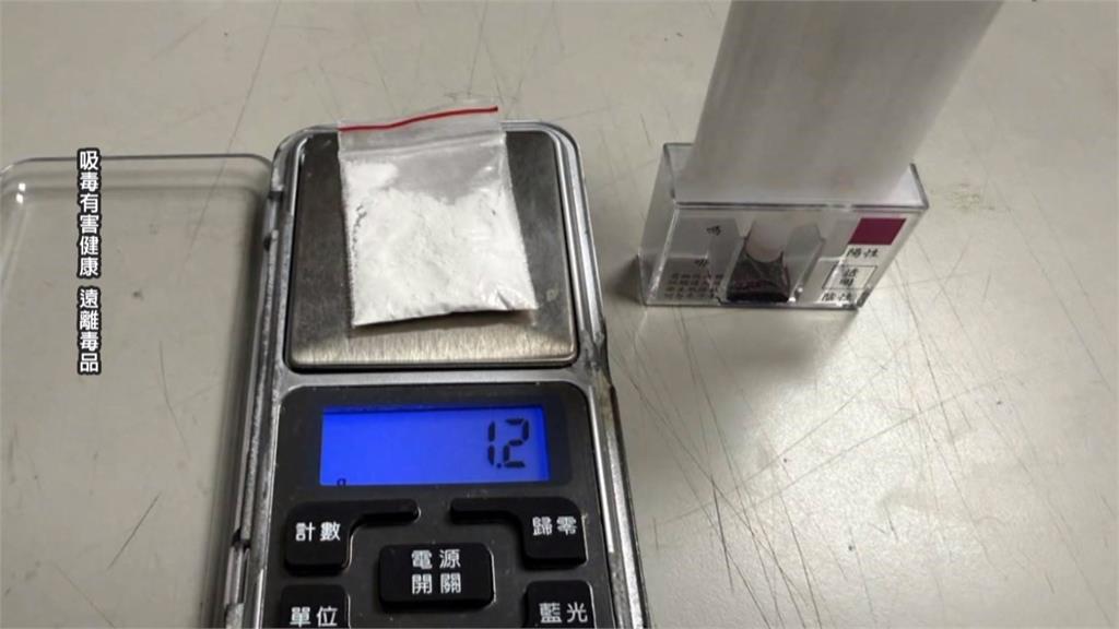 持槍毒攔檢喊「救命」! 嫌徒手襲警落跑遭追回壓制上銬
