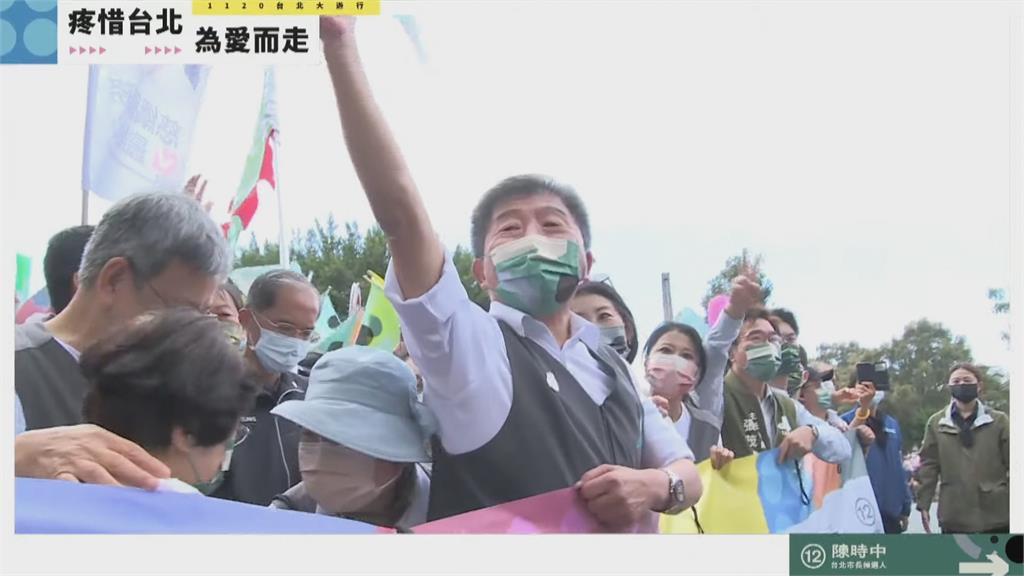 陳時中疼惜台北遊行現場擠爆！ 年輕人手舉「我首投挺阿中」支持