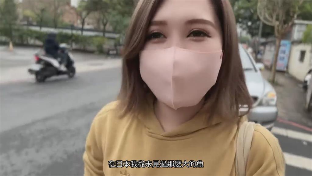 初體驗溫泉魚親密接觸「吃腳皮」 台日混血妞驚叫:以為腳要被吃掉