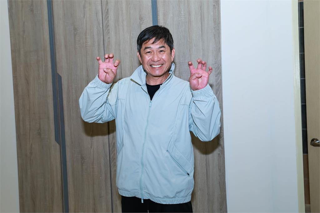 洪都拉斯強勢回歸《豆腐媽媽》!劇組喜迎「萬家老頭」 蘇晏霈生日淚喊:爸爸回來了