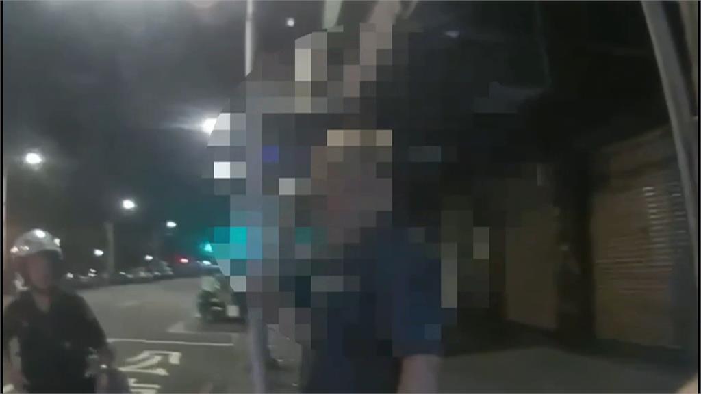 妳的錢掉了！板橋婦街頭遭搶3600元　警10分鐘逮嫌犯