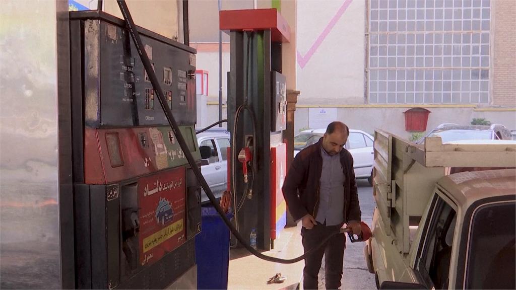 又遭到大型網路攻擊？　伊朗全國7成加油站系統癱瘓「無法供油」