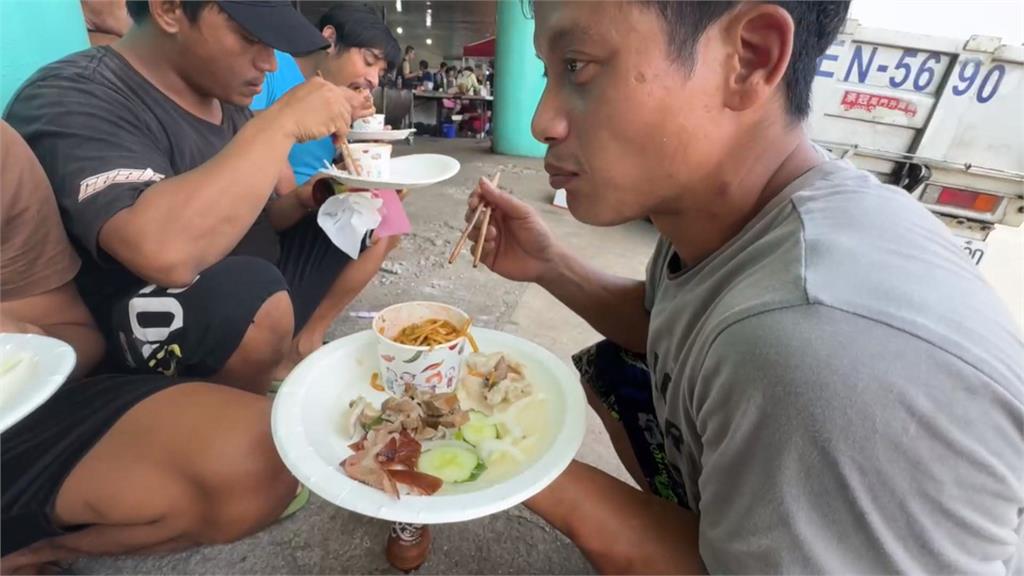 基隆漁港辦「宰牲節」 烤全羊、印尼美食慰勞外籍漁工